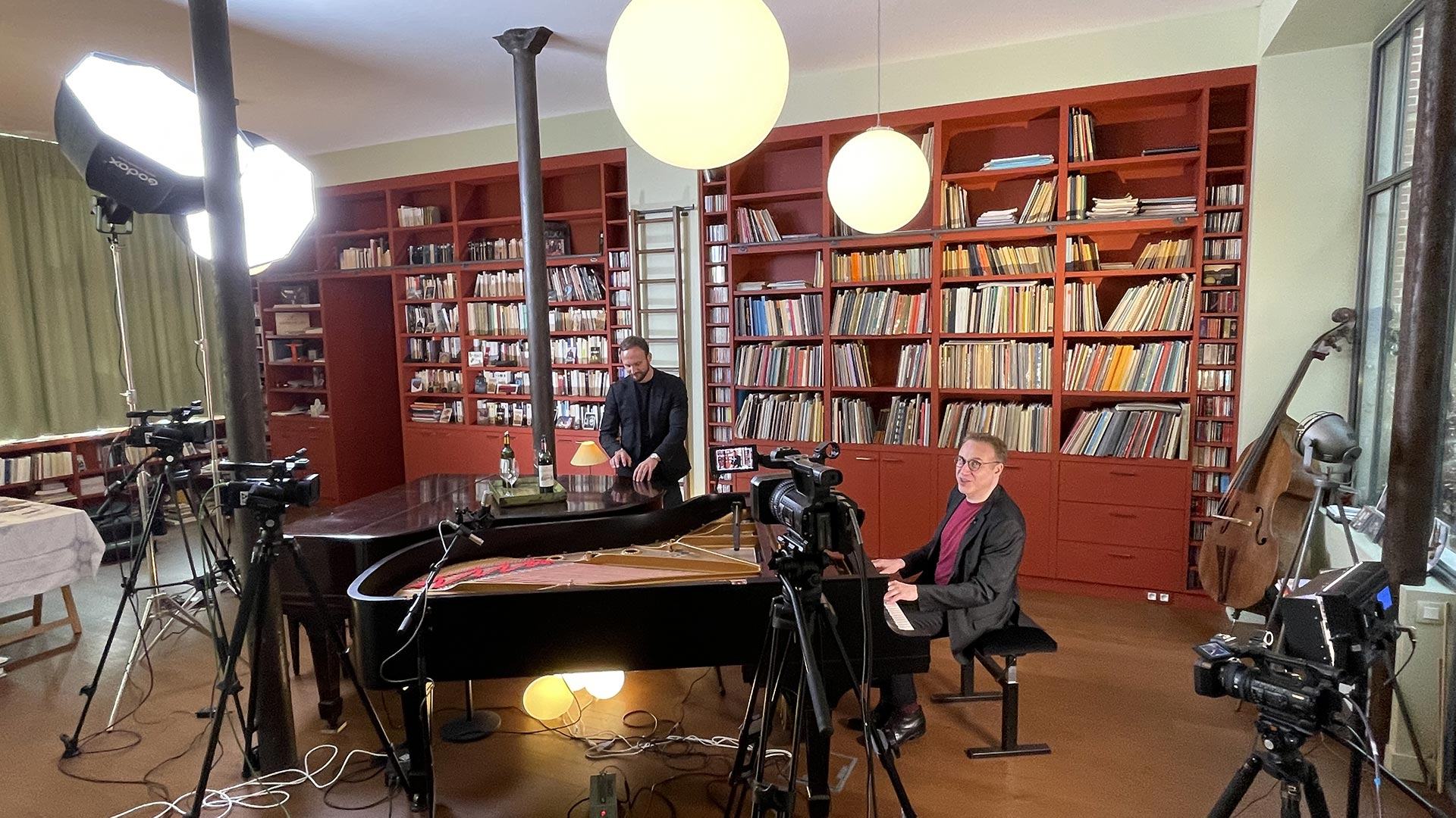 Tournage d’une soirée piano dans une bibliothèque